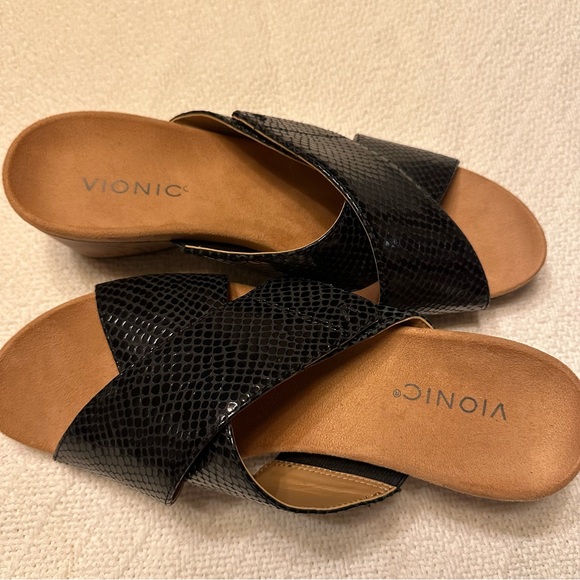 Vionic women’s open toe wedge sandal / dress shoe size 10 - Picture 6 of 10